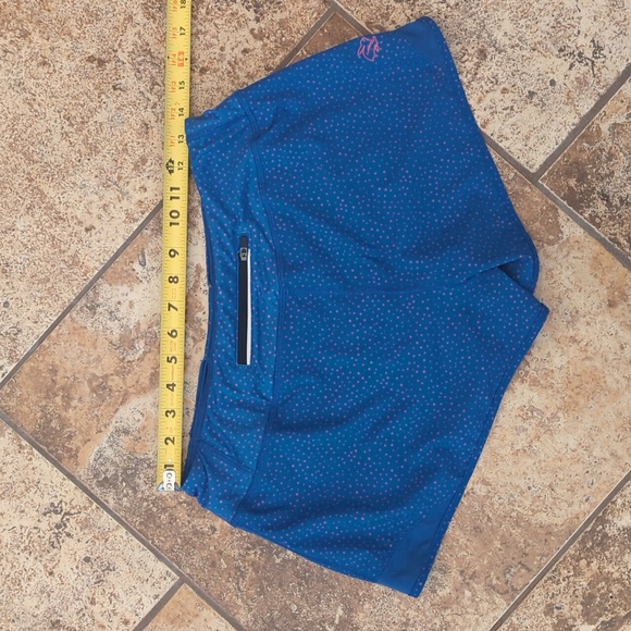 S Run Rabbit Shorts - Picture 3 of 5